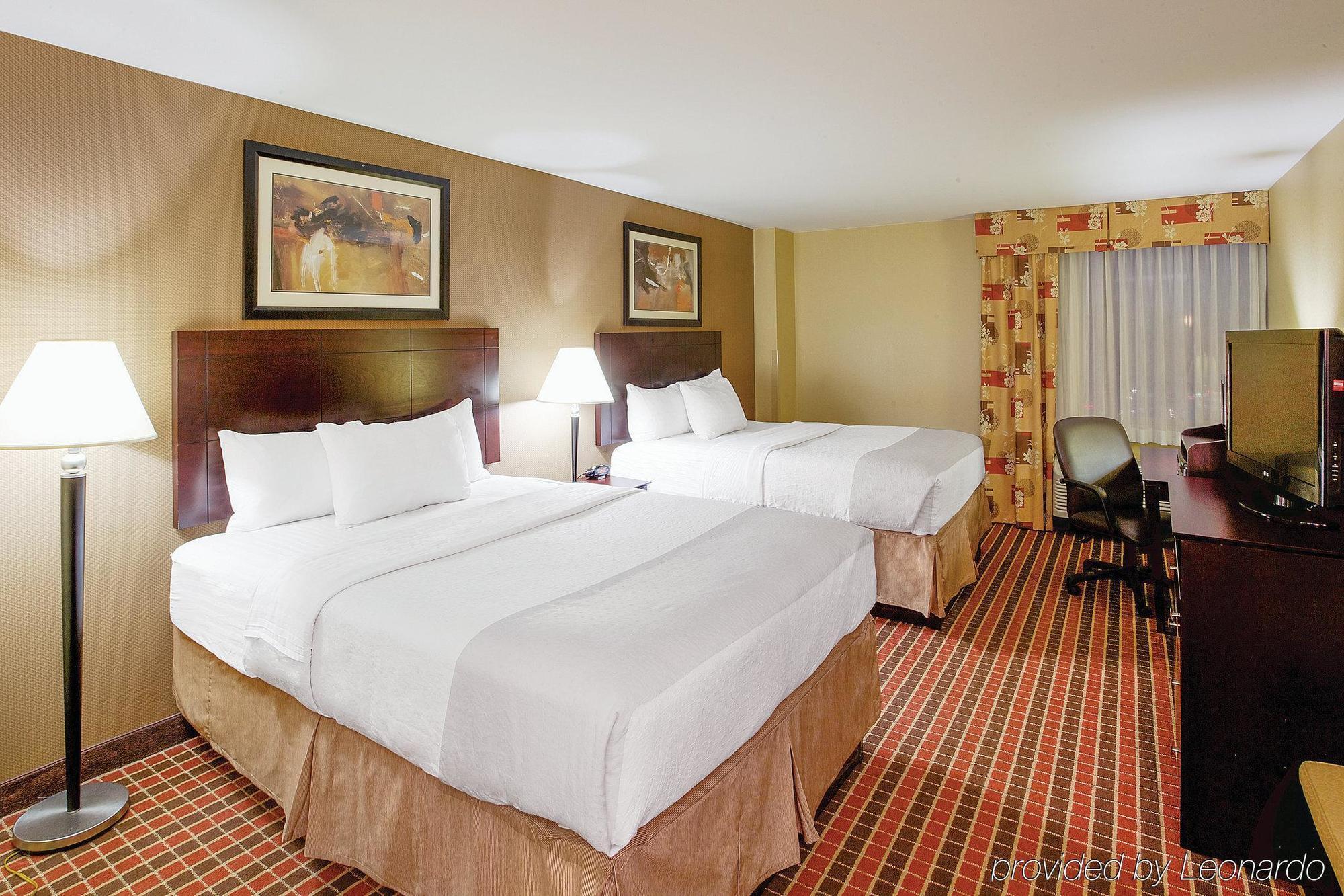 La Quinta Inn & Suites Pittsburgh North McCandless Township Exterior foto