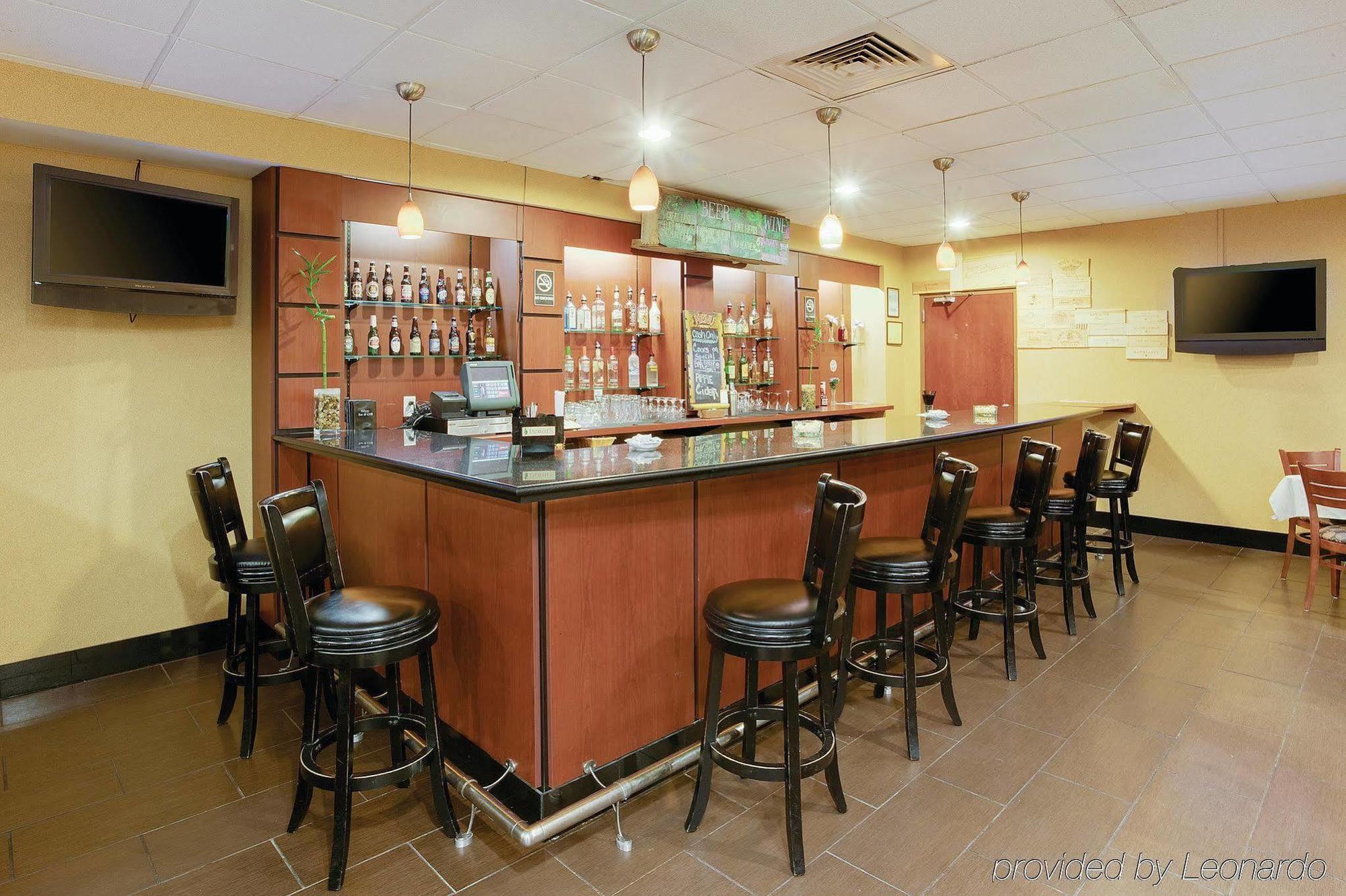 La Quinta Inn & Suites Pittsburgh North McCandless Township Exterior foto